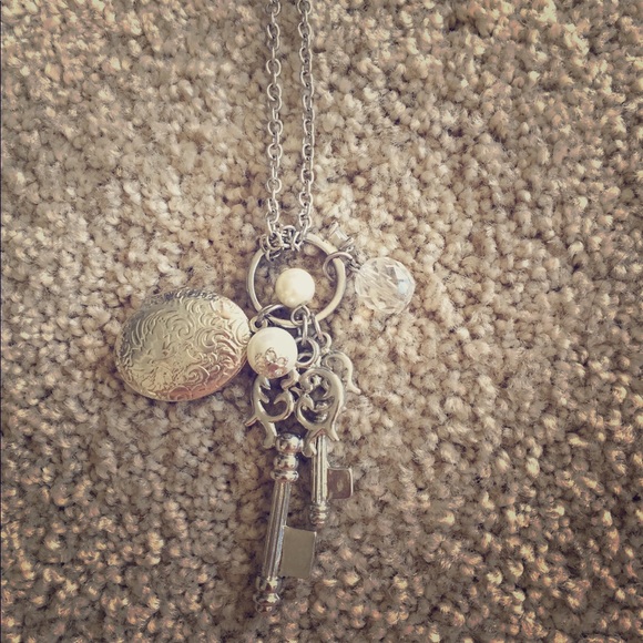 Jewelry - Silver charm necklace